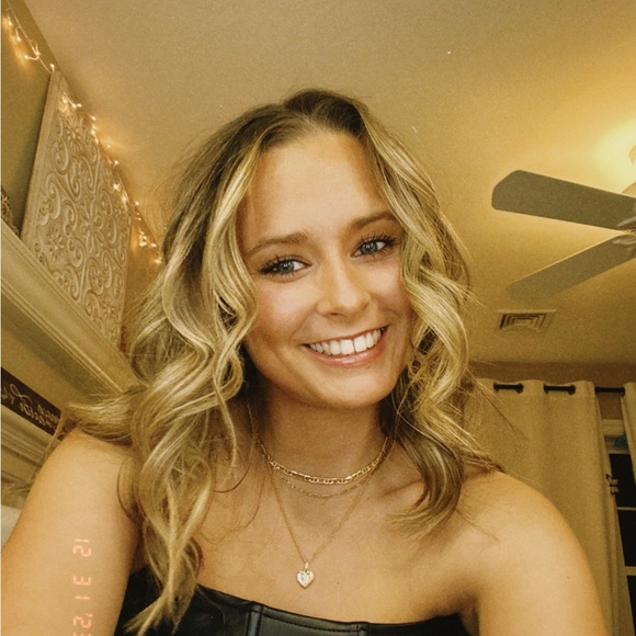 Meet your Posher, Karalina - Picture 2 of 2